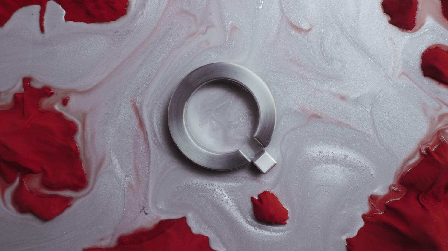 En stor Q som illustrerer IONIQ merket. Illustrasjon.