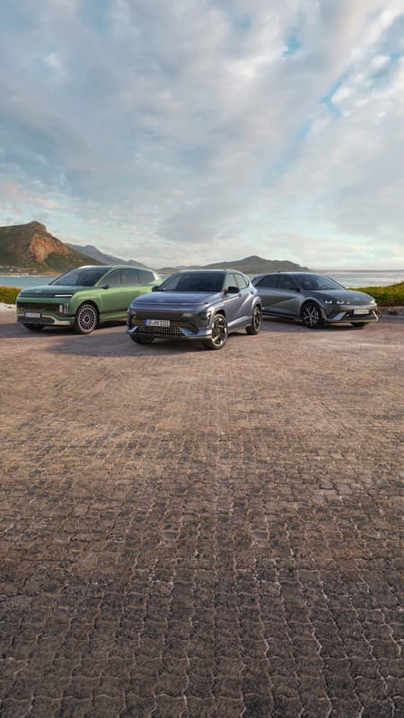 Rangebilde av 3 Hyundai modeller. Foto.