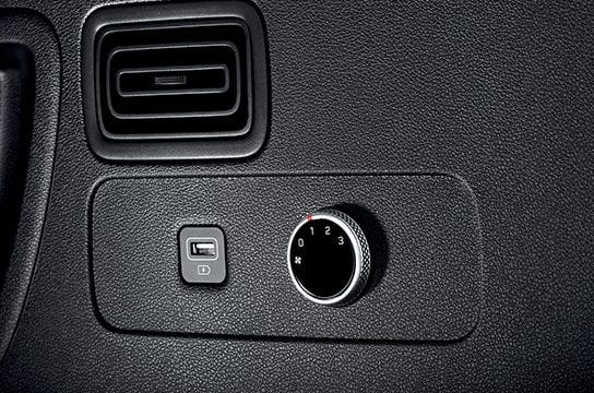 Front ventilated seats 3rd-row AC vents with 3-speed fan control