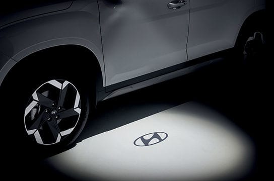 Puddle lamp with Hyundai logo projection