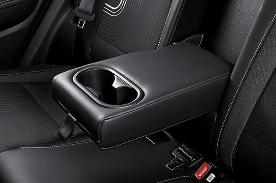 Center rear armrest with cup holders