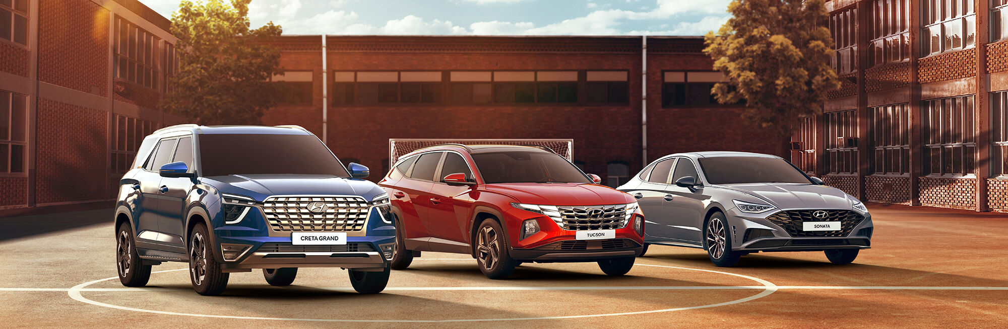 أحد مصممي Hyundai يعمل على تلميع النموذج الثالث بمقياس 1:4 لإحدى سيارات هيونداي