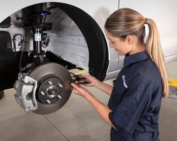 A Hyundai technician is working in the workshop.