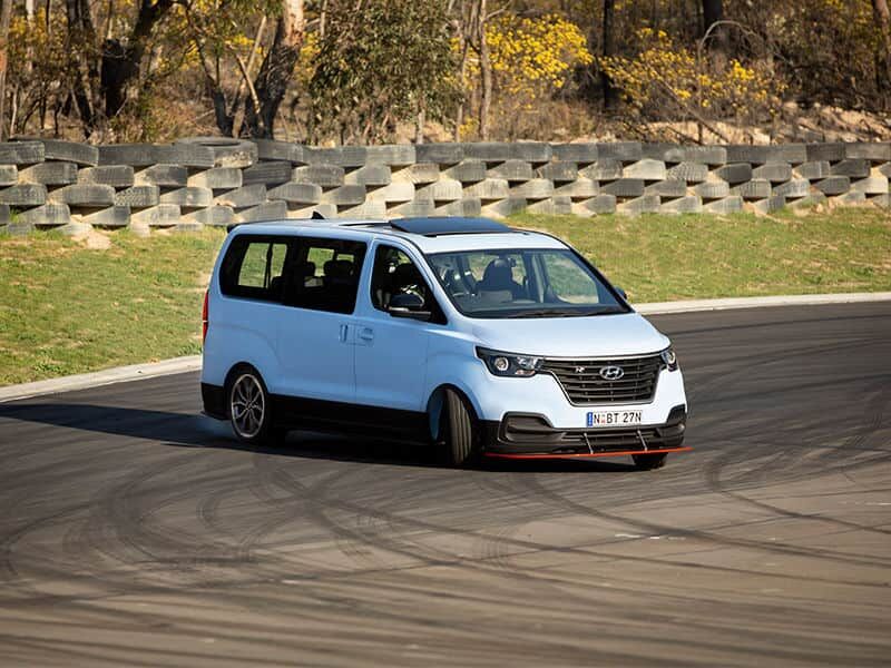 Hyundai_2019_iMax-N-Drift-Bus