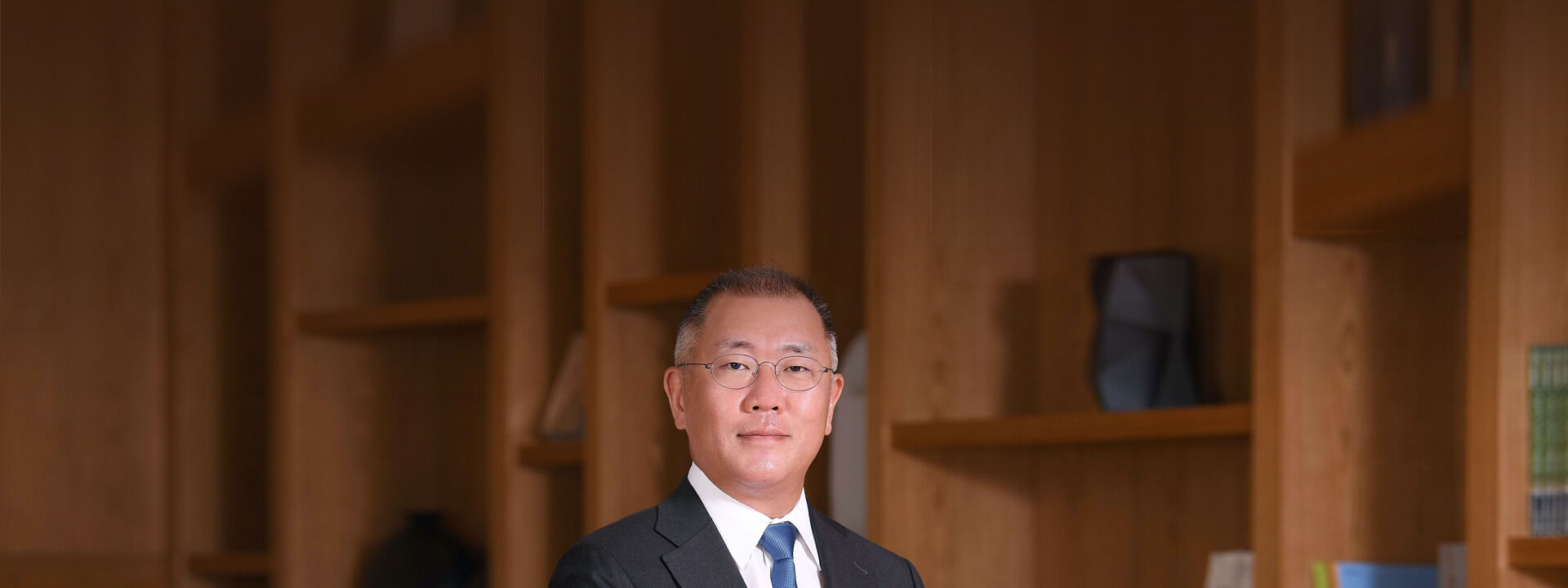 Hyundai_Euisun-Chung-Chairman_HMG_header_1920x720.jpg