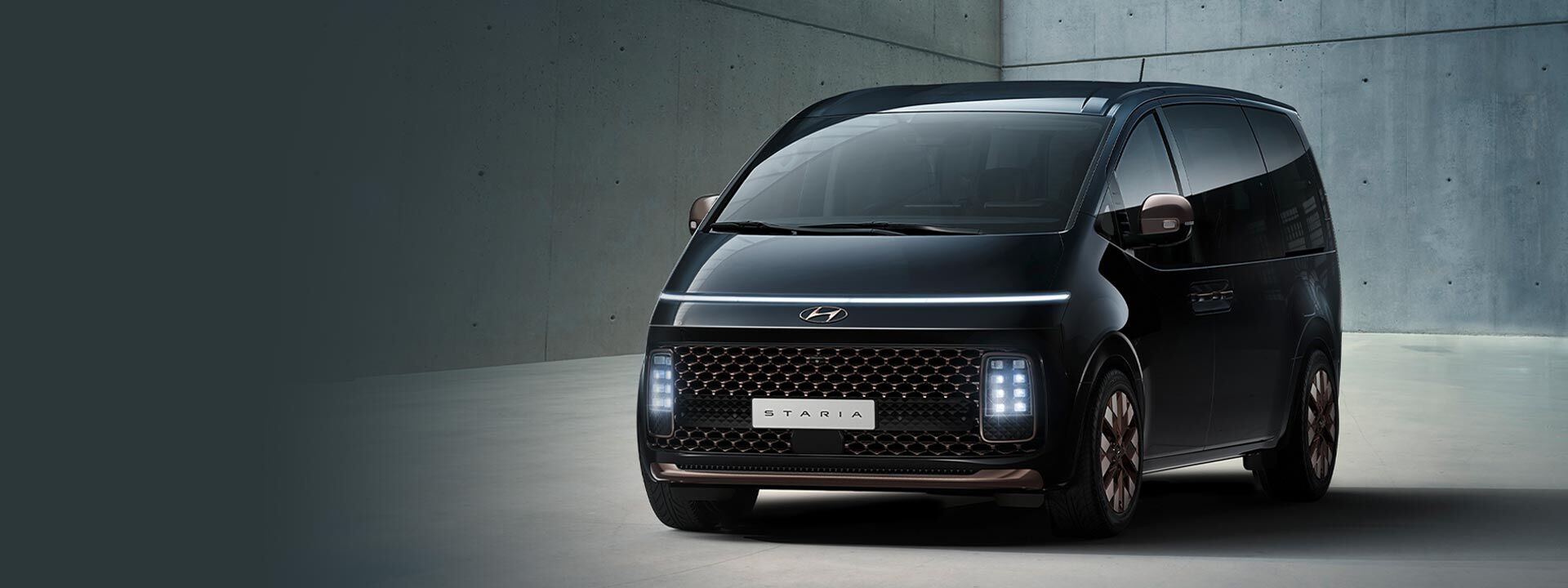 Hyundai_STARIA_header_1920x720.jpg