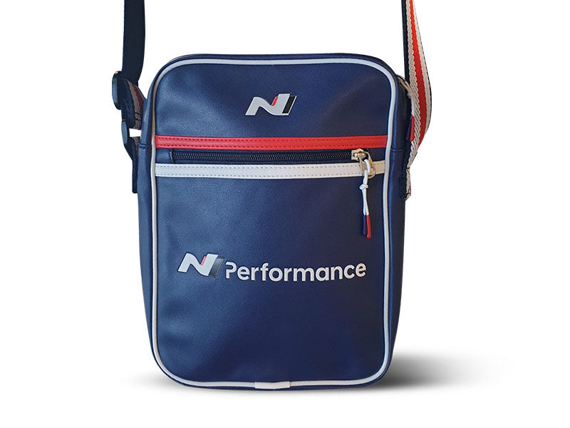 Hyundai_merchandise_crossover_bag-800x600.jpg