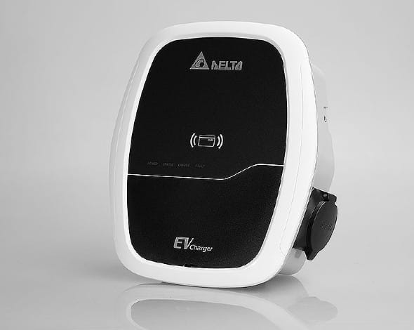 IONIQ_Delta_charger_800x600.jpg