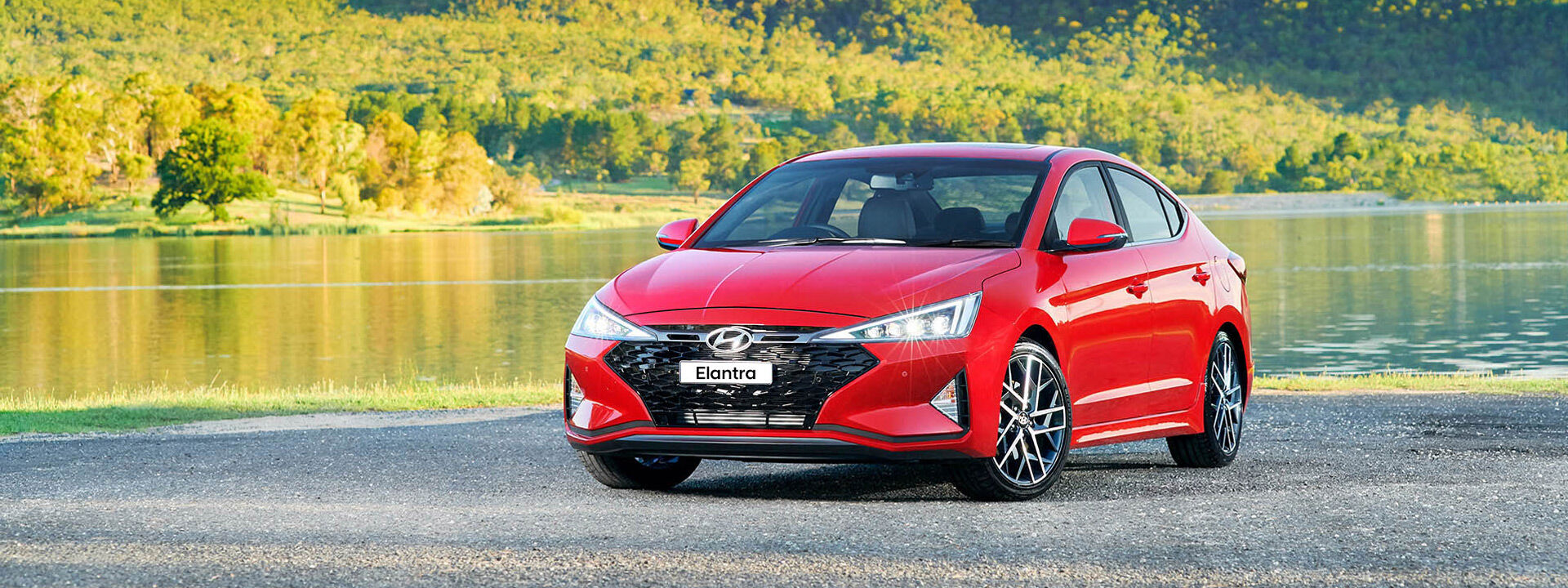 Hyundai_Elantra-Premium_PIP_Hero_1920x720.jpg