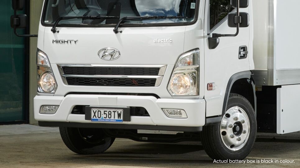 Mighty_Electric_Truck_exterior_fog_lights_965x542_01.jpg