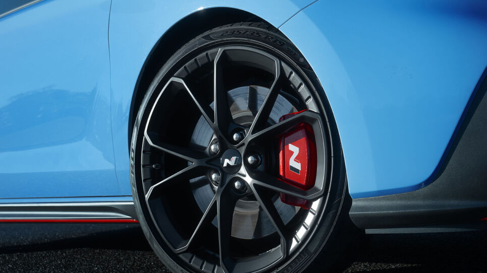 Exterior_Hotspot_i30_N_MY25_Desktop_965x542_03.jpg