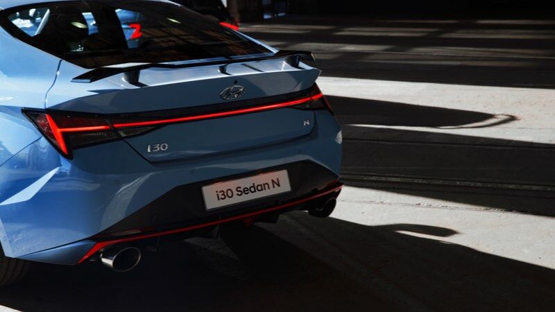 Hyundai_i30-Sedan-N_Exterior_N-taillights-v2_800x450.jpg