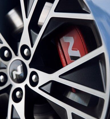Hyundai_i30-Sedan-N_Performance_Bigger-front-brakes_v2_386x420.jpg