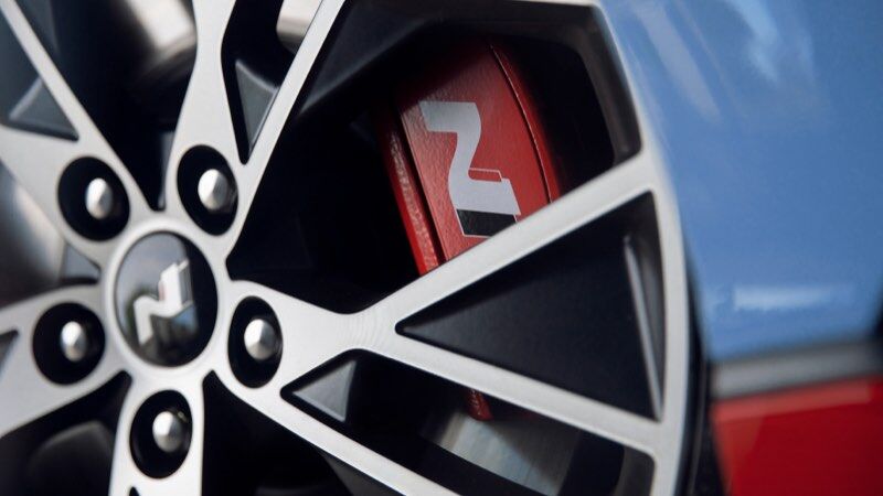 Hyundai_i30-Sedan-N_Performance_Bigger-front-brakes_v2_800x450.jpg