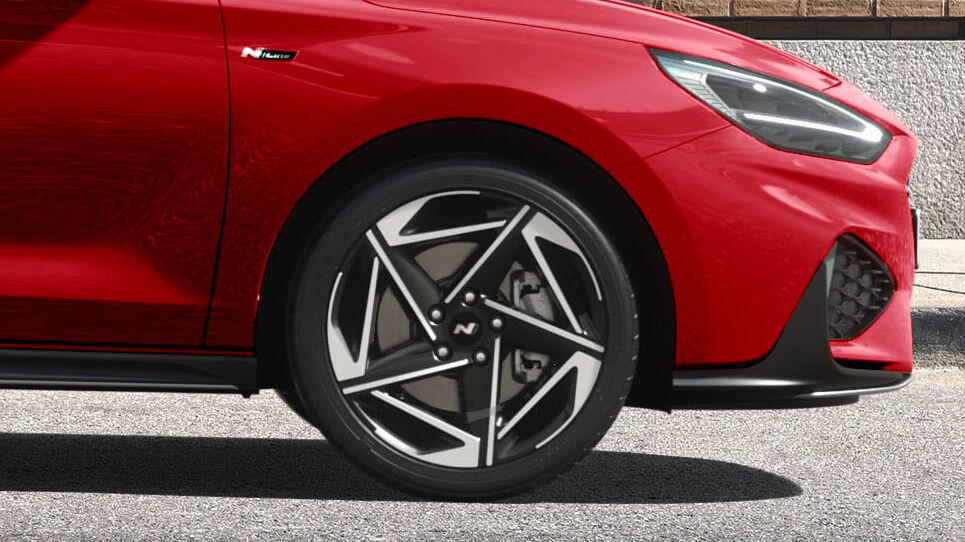i30_Hatch_NLine_Ext_Wheels_Hotspot_965x542_4.jpg