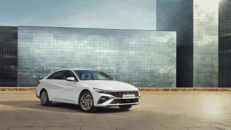 Hyundai_i30_Sedan_Hybrid_Elite_Ext_Hotspot_965x542_2.jpg