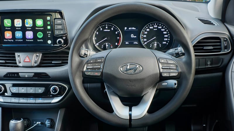 Hyundai_i30_Steering-Wheel-Mounted-Controls_800x450.jpg