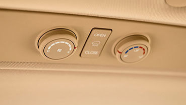 iMax-rear-air-conditioning-controls_748x210.jpg