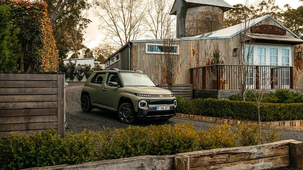 Explore the Hyundai INSTER in khaki green, featuring a rugged SUV-inspired exterior, signature LED lighting and a compact design built for modern urban driving.