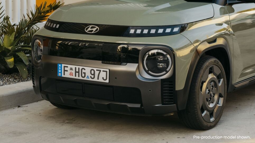 INSTER_Cross_Exterior_Hotspots_Front_Bumper_965x542_01.jpg