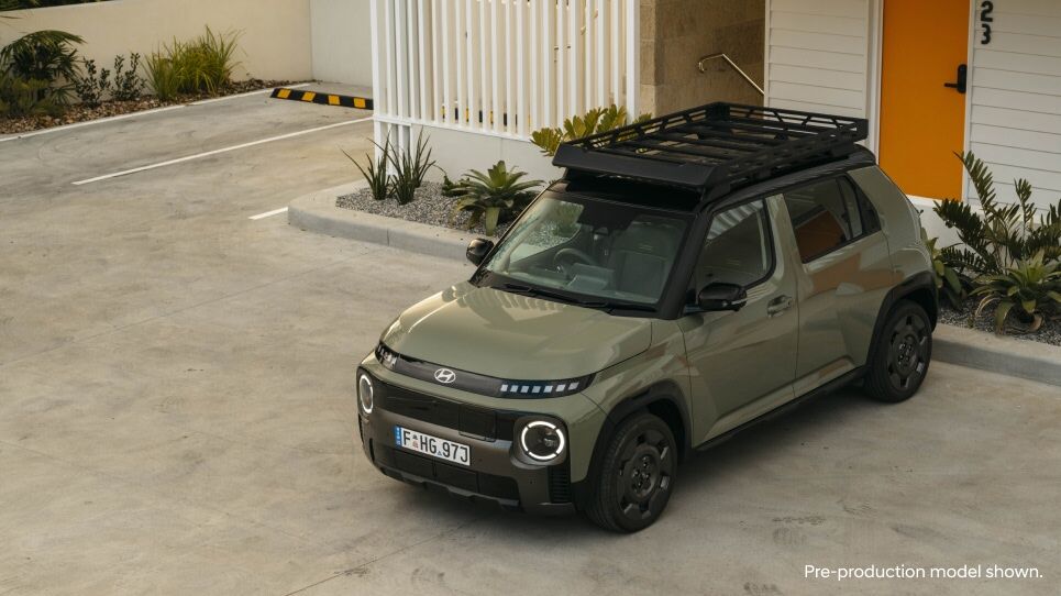INSTER_Cross_Exterior_Hotspots_Roof_option_965x542_01.jpg