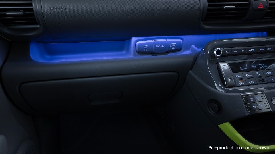INSTER_Cross_Interior_Hotspots_Mood_Lighting_965x542_05.jpg