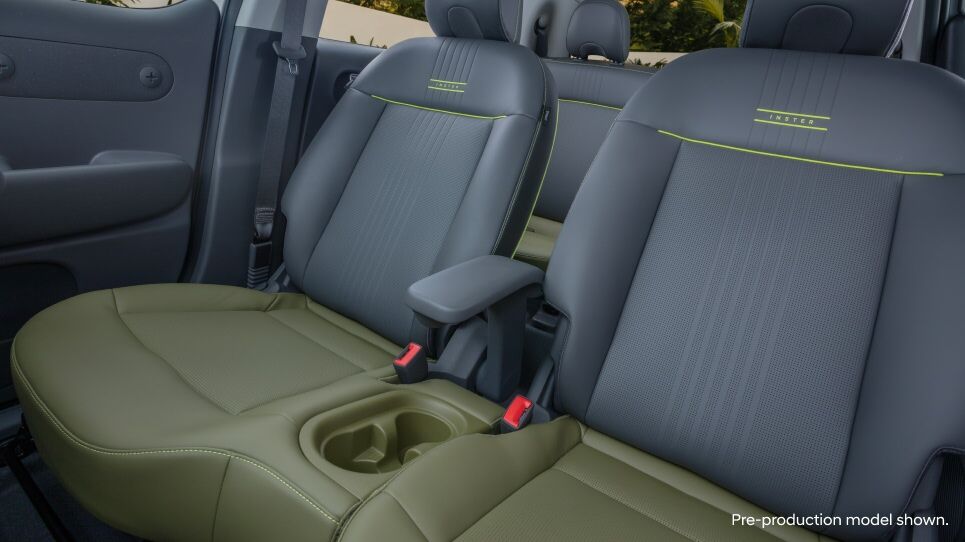 INSTER_Cross_Interior_Hotspots_Ven_Seat_965x542_04.jpg