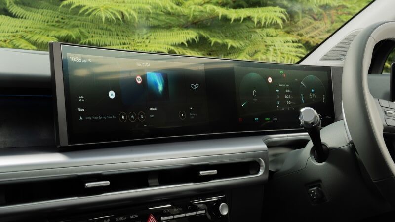 IONIQ9_Tech_Panoramic_curved_display_PopUp_800x450_02.jpg