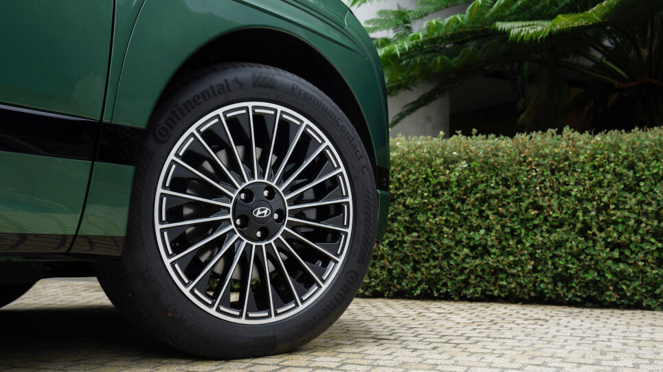 IONIQ9_Exterior_alloy_wheels_PopUp_965x542_04.jpg