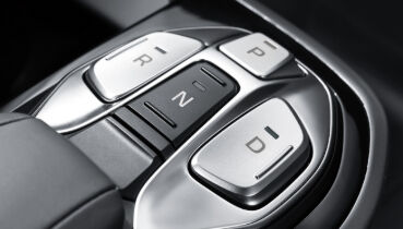 Hyundai_IONIQ_EV_Gear_shift_369x210.jpg