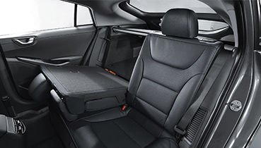 Hyundai_IONIQ_PHEV_Split_folding_seats_369x210.jpg
