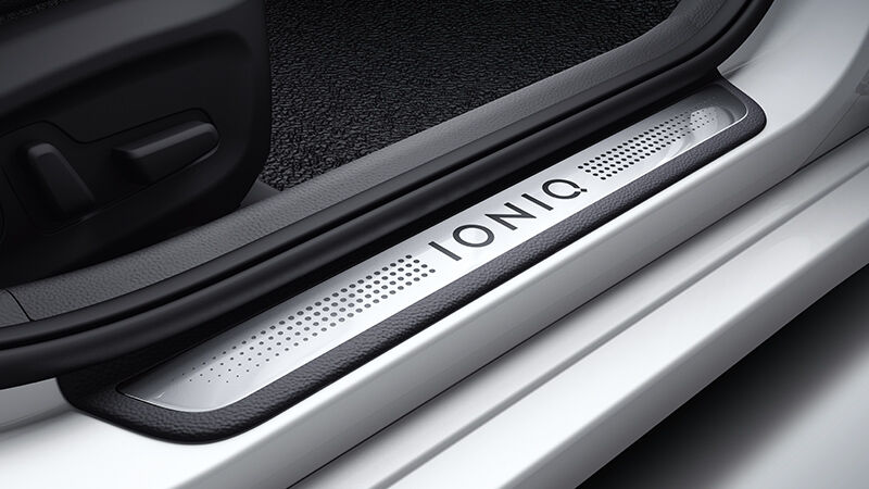 Hyundai_Hybrid_door_scuff_plates_800x450.jpg