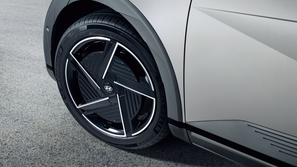 MY25IONIQ5_Ext_Hotspot_965x542_1 (1).jpg