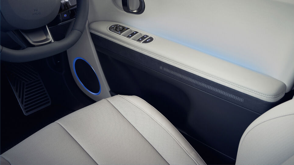 IONIQ5_Int_Hotspot_965x542_3 (1).jpg