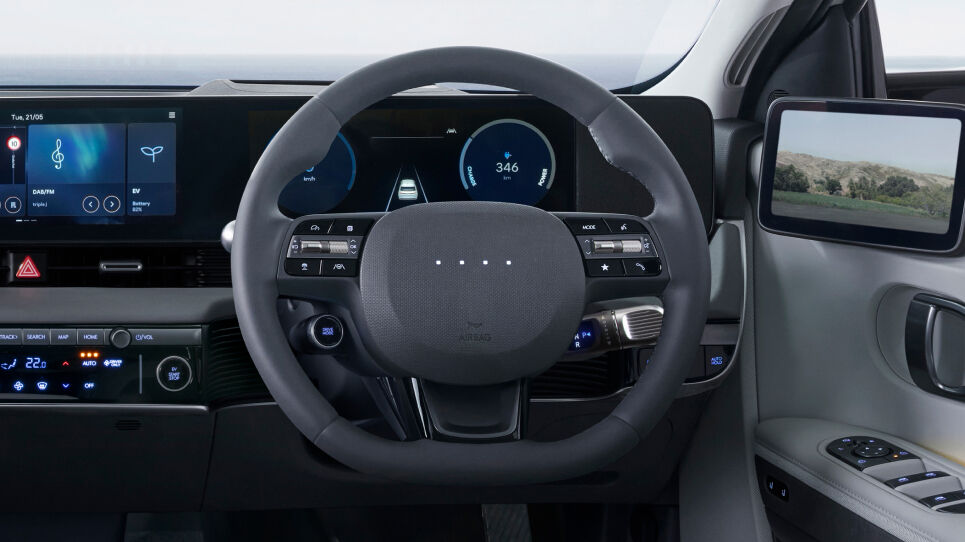 MY25IONIQ5_Int_Hotspot_965x542_1 (2).jpg