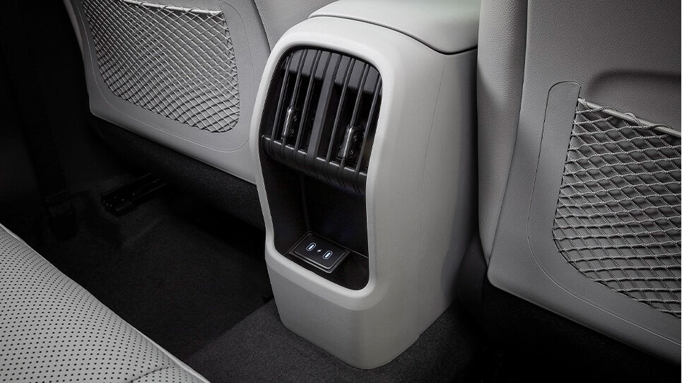 KONA_Interior_Hotspot_Every_Convenience_You_Could_Wish_For_965x542.jpg