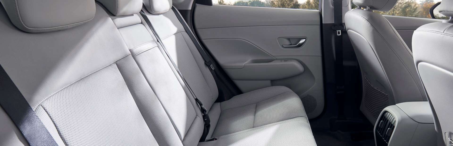 Int_KONA_Electric_Rear_Toggle_Hero_Desktop_1920x620.jpg