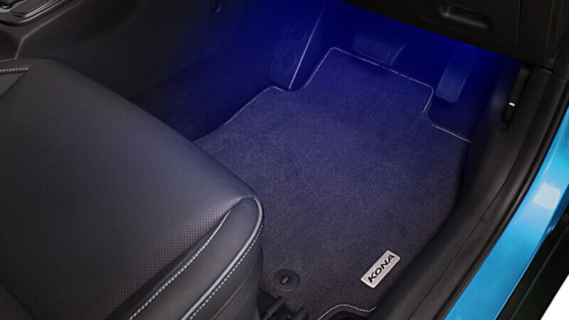 Hyundai_Kona_accessories_Front-interior-footwell-lightin-blue_800x450.jpg