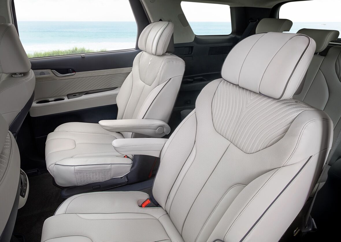 InteriorMosaicGrid_7Seats_590x420_2x.jpg