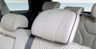 InteriorMosaicGrid_2ndRowHeadrests_386x200.jpg