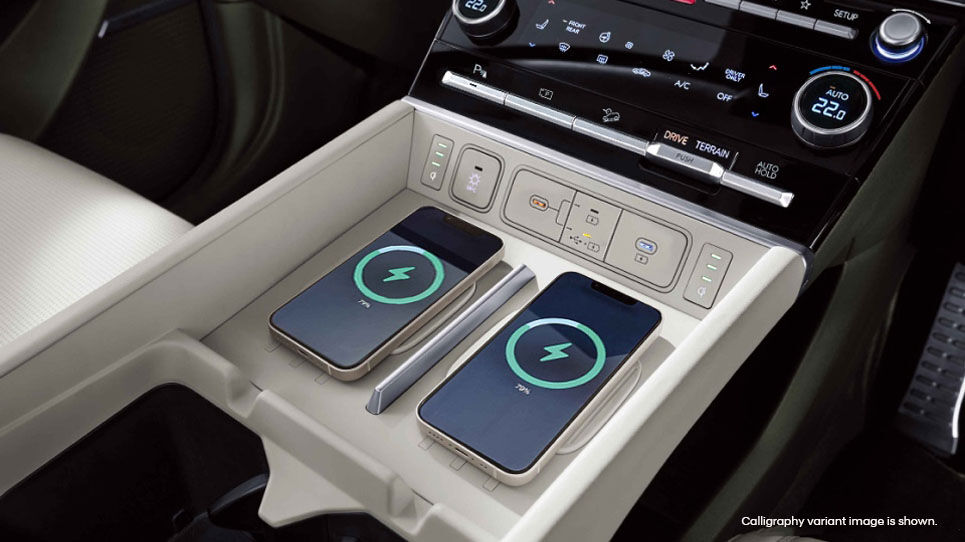 Hyundai_Santafe_ICE_2025_Interior_Hotspot_Charging_Pad_965x542_04_new.jpg
