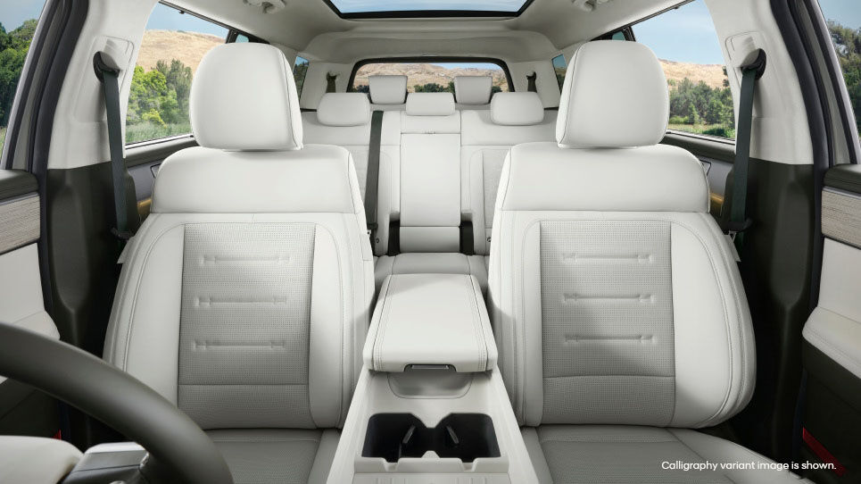 Hyundai_Santafe_ICE_2025_Interior_Hotspot_Space_965x542_01_new.jpg