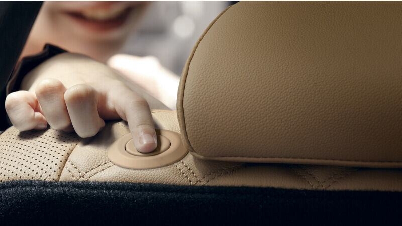 Hyundai_Santa_Fe_Hybrid_Interior_Masonry_Grid_Image_Walk_In_Switch_800x450.jpg