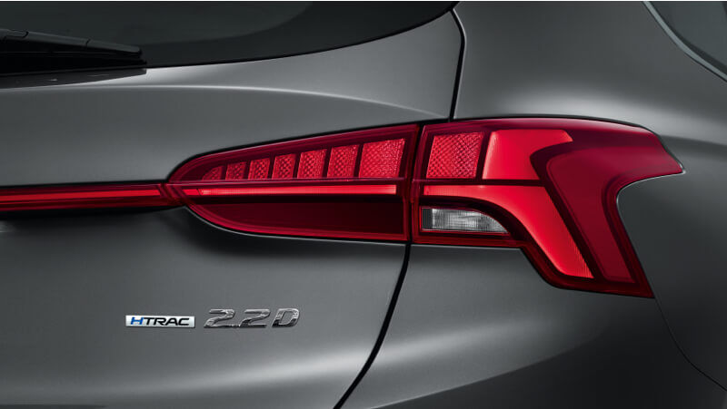 hyundai_santa-fe-my21_exterior_led-rear-combination-taillights_800x450.jpg