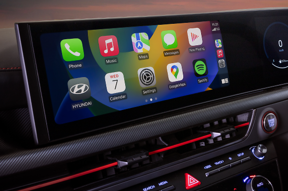 Apple CarPlay<sup>TM[P3]</sup> and Android Auto<sup>TM[P4]</sup>.