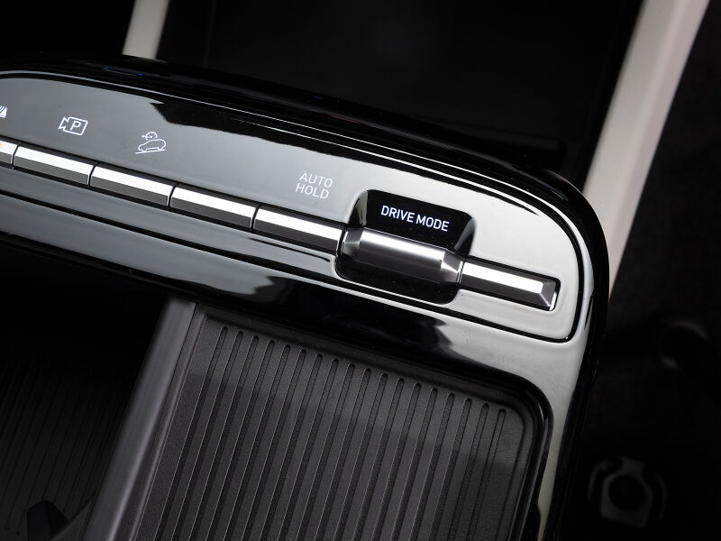 Hyundai_TUCSON_Hybrid_NLine_HybridTech_Rails_Baby_Mode_Desktop_800x450_3.jpg