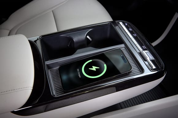 Hyundai_TUCSON_Petrol_Wireless_Charging_Pad_Tech05.jpg