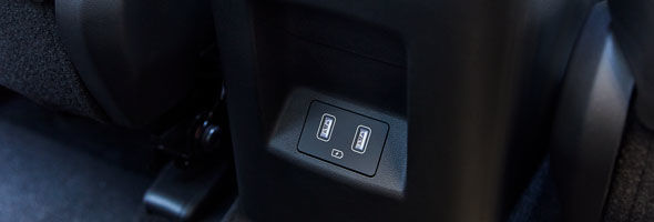 Hyundai_Tucson_Interior-masonry_Two-USB-ports_590x200.jpg