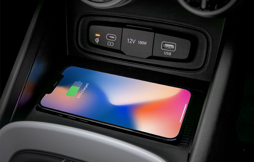Hyundai_Venue_Key_Features_Wireless_Charging_Pad_890x570.png