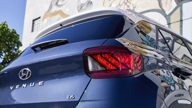 Hyundai_Venue_Exterior_Rear_Lights_800x450.jpg